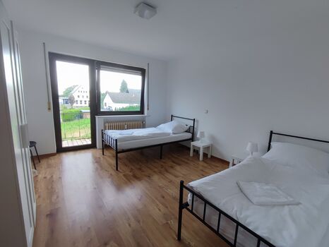 Große Wohnung, 3 Doppelzimmer Max. 7 Pers. Top Anbindung