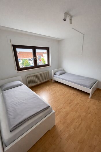 F&E // Gepflegte Unterkunft in Affalterbach mit Balkon Bild 3