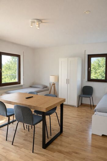 F&E // Gepflegte Unterkunft in Affalterbach mit Balkon Bild 2