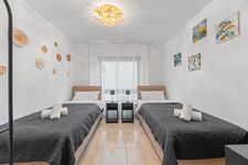 Schlafzimmer 3 mit zwei hochwertigen Boxspringbetten. Die Betten können wahlweise einzeln oder als komfortables Doppelbett gestellt werden.