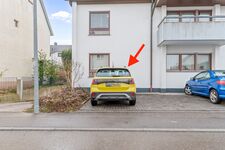 Kostenloser Parkplatz direkt vor dem Haus, auch für Transporter geeignet.