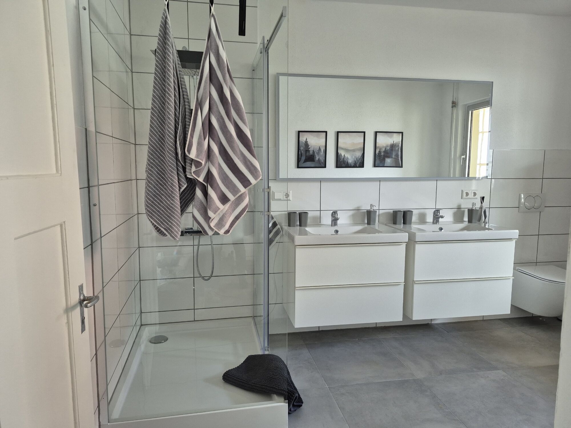 Badezimmer mit Waschtrockner