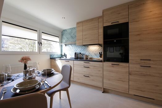 3-2-1meins Schloss Burg Business Apartment Komplettes Apartment mit 3 Schlafräumen für bis zu 6 Personen. Zwei Zweibettzimmer und eine Schlafcouch im Wohnzimmer. Voll ausgestattete Küche, Badezimmer, WLAN und Essbereich vorhanden. Ideal für Monteure und Geschäftsreisende.