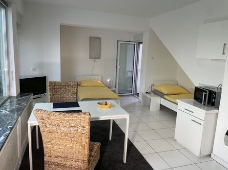 Frisch saniertes Haus mit Garten u Stellplätze - Erstbezug !