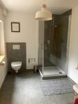 Badezimmer mit Dusche