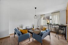 Frisch renoviert + modern eingerichtet 4 Zimmer Apartment Bild 2
