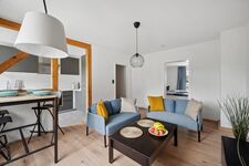 Frisch renoviert + modern eingerichtet 4 Zimmer Apartment Bild 4