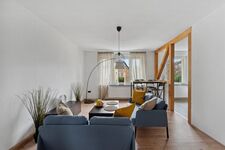 Frisch renoviert + modern eingerichtet 4 Zimmer Apartment Bild 3