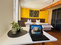 Workers Lodge 4-14 Pers. 2 App., Einzelbetten, Parkplatz Bild 12