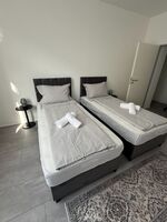 neu renovierte wohnungen / bei bedarf auch das ganzes haus mit garten Obrázok 1