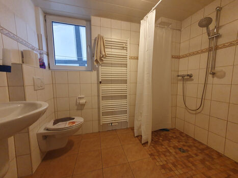 Workers Place / Geräumige Monteurwohnung mit 3 Schlafzimmern Bild 2
