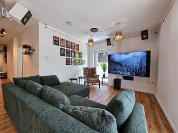 BETTER I industrial apartment I Heimkino