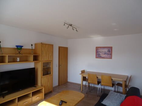 Wohnzimmer mit Esstisch