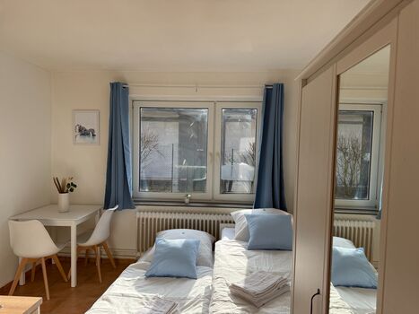 Helles Studio nahe Hamburg | A1 und A24