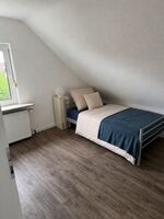 NEU: Erstbezug große Unterkunft 8 Personen und 5 Zimmer Zdjęcie 3