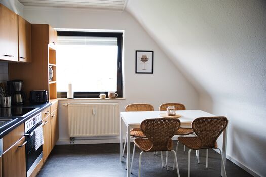 Wohnung für 4 | Sonniger Balkon | WLAN | Parkplatz Bild 5