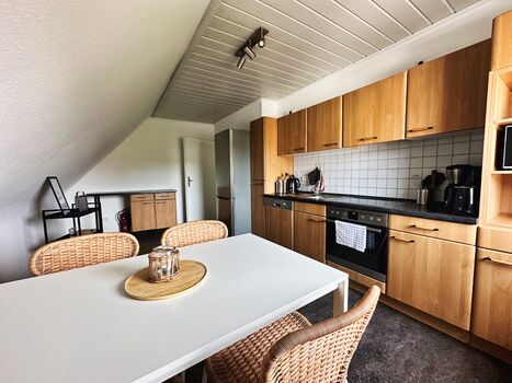 Wohnung für 4 | Sonniger Balkon | WLAN | Parkplatz Bild 4