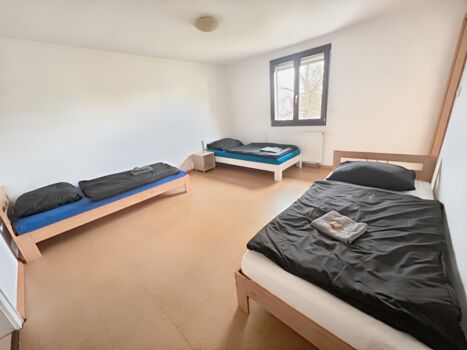 Gut ausgestattete 14-Bett Wohnung in Rheinau + WLAN Picture 3