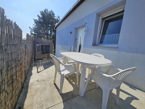 Wohnung 1, kleine Terrasse mit Außenaufgang