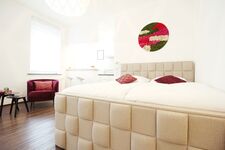 Schönes Apartment zentral gelegen ideal für Messe | Montage Bild 3