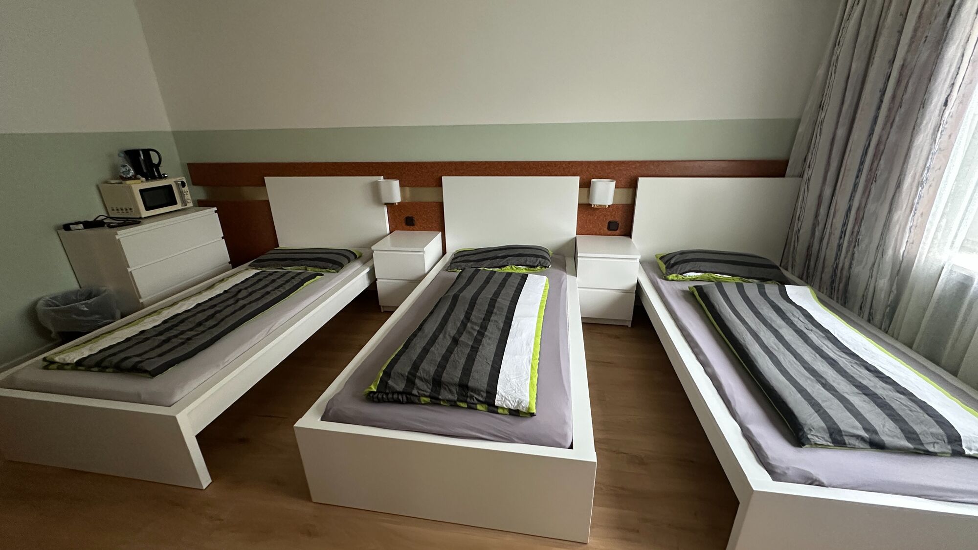 3 Bett Zimmer