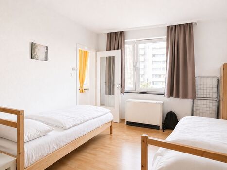 Premium Monteurs zimmer | 2 Betten | gepflegt & ruhig Bild 2