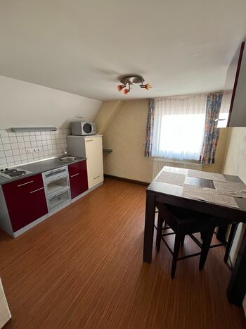 Hübscher Wohnen, Zentral, volle Ausstattung + Balkon Bild 4