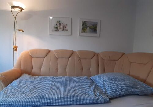 Bequemes Schlafsofa im Wohnzimmer