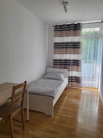 Schlafzimmer 1