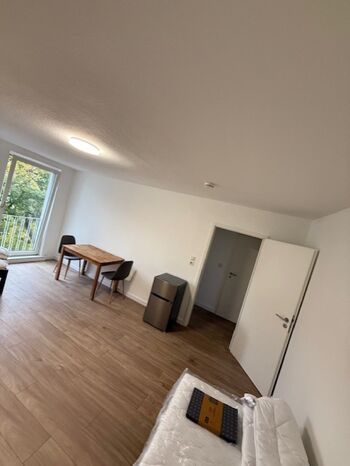 ruhiges modernes Zimmer in Toplage Bild 2