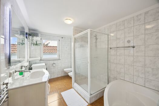 Kaiserstuhl Oase - 4BR/ Küche/ Waschtrockner/Hof