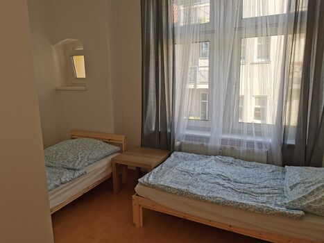 Schlafzimmer 1