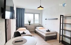 Schlafzimmer 2 mit zwei Einzelbetten, Sitzecke und Smart TV