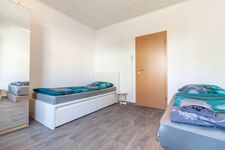 Schlafzimmer 3 - 2 Einzelbetten & Kleiderschrank