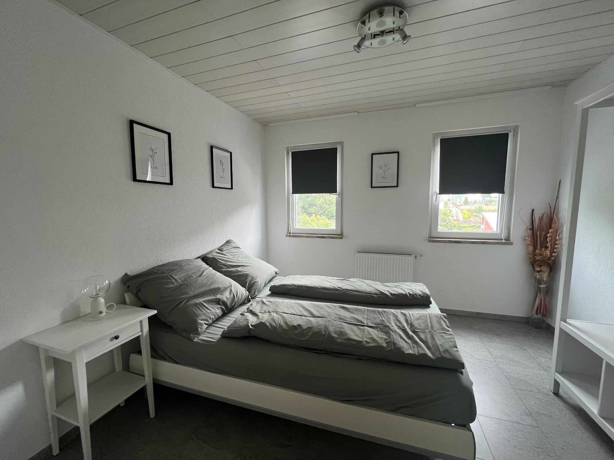 Schlafzimmer mit Doppelbett