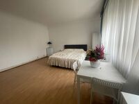 komfortables Einzelzimmer Forbach - Smart TV, Küche und WLAN Bild 1