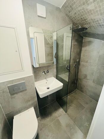 TOP Monteurwohnung für 5 / Parkplätze / sehr ruhig Bild 2