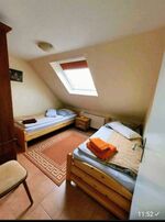 Schlafzimmer mit 2 Betten 