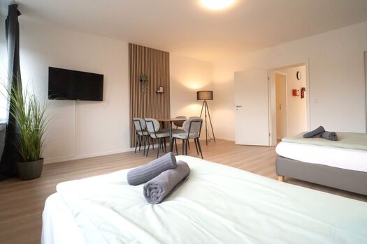 Doppelzimmer + Essbereich