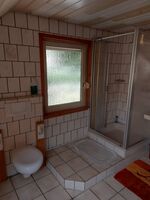 Bad mit Dusche und WC (OG)