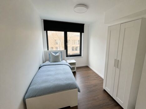 ERF2 / TOMASZ-LIVING in ERFURT - Helle Zimmer + Parkplatz