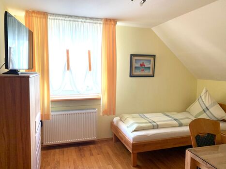 Wohnungen 2 u. 3 Schlafzimmer für 4 Pers. Picture 2