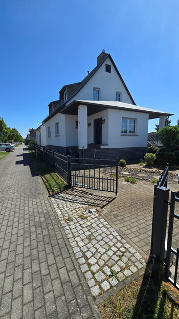 Haus Tor öffnet