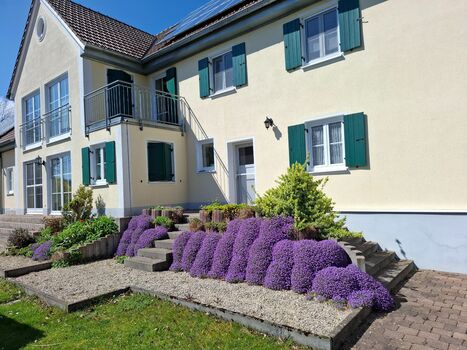 Südseite und Hintereingang Wohnung Wiesenblick