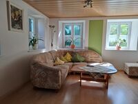 Wohnzimmer mit Kachelofen 