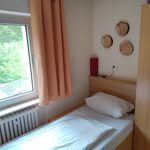 nur Einzelbetten mit Bettwäsche 