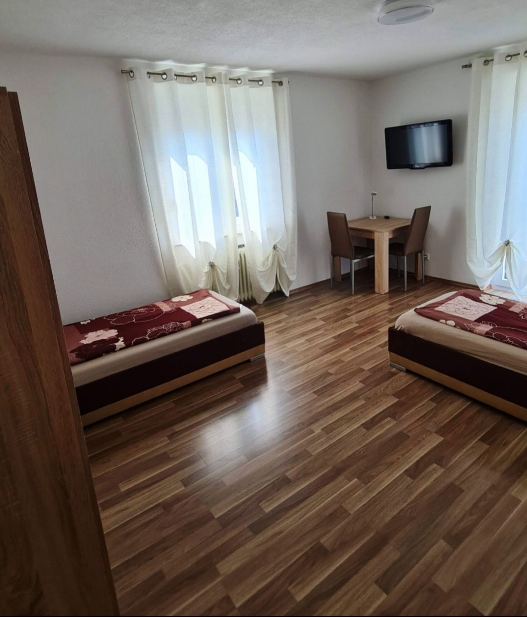 Zimmer mit zwei Einzelbetten