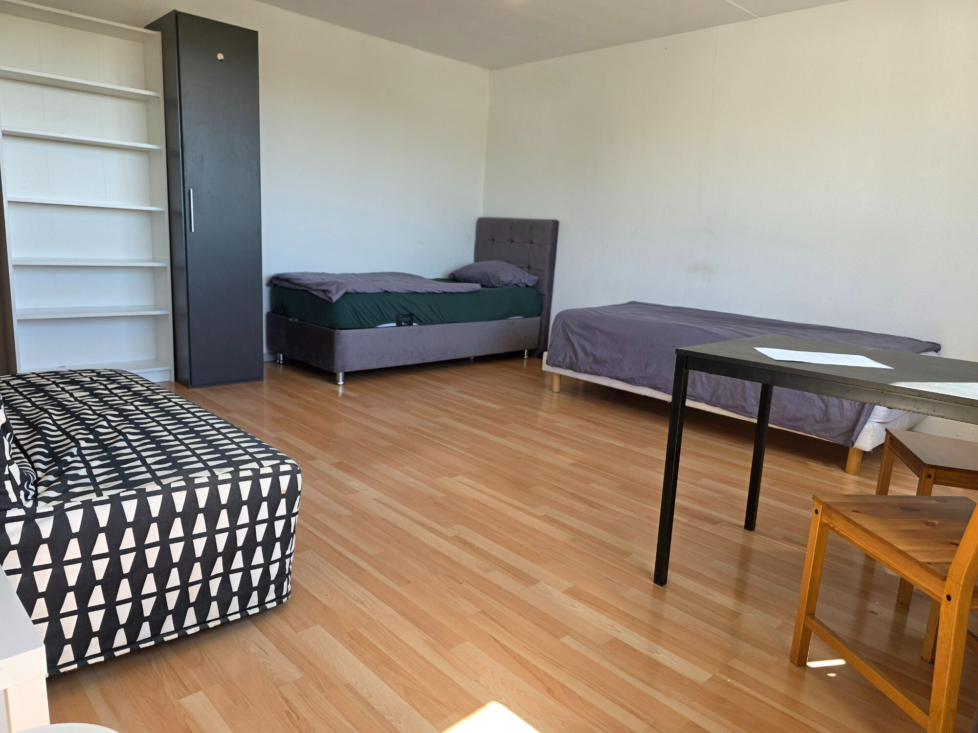 3. Schlafzimmer mit zwei Einzelbetten & Couch