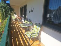 FeWo 1: Überdachter Balkon mit Sitzgruppe