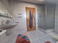 FeWo 2: Bad mit Eckdusche